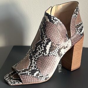New Vince Camuto Fedrilla Peep Toe Snake Print Embossed Block Heel Bootie